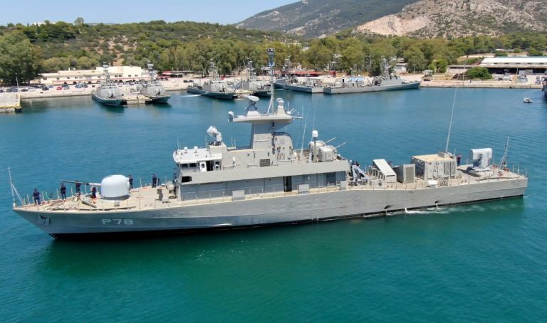 Εντυπωσιακές εικόνες από τον κατάπλου της τορπιλακάτου «Καραθανάσης»