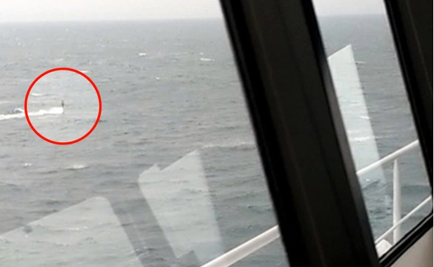 Παραλίγο τραγωδία: Πυρηνικό υποβρύχιο κόντεψε να συγκρουστεί με επιβατηγό πλοίο