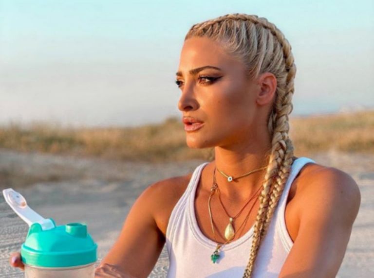 Ιωάννα Τούνη: Δεν μπορεί να επιλέξει μαγιό, γι’ αυτό ποζάρει… γυμνή!