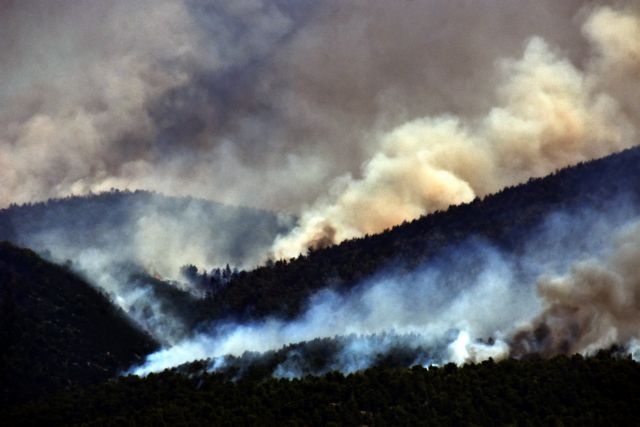 Κόντρα κυβέρνησης – ΣΥΡΙΖΑ για τη φωτιά στις Κεχριές