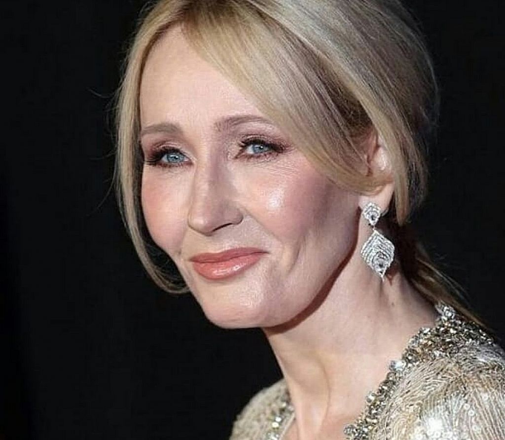 Τζ. Κ. Ρόουλινγκ : Eπιστρέφει το βραβείο για τα ανθρώπινα δικαιώματα λόγω των απόψεών της για την τρανς κοινότητα