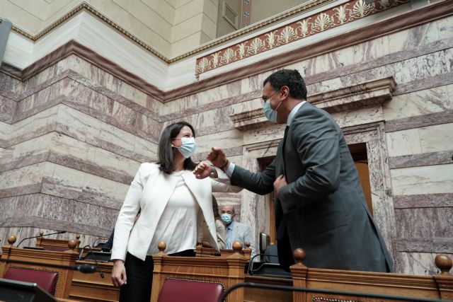 Κοροναϊός : Επιστροφή των μαθητών στις τάξεις ζήτησε η Κεραμέως – Μαζί με Κικίλια ενημερώνουν τη Βουλή