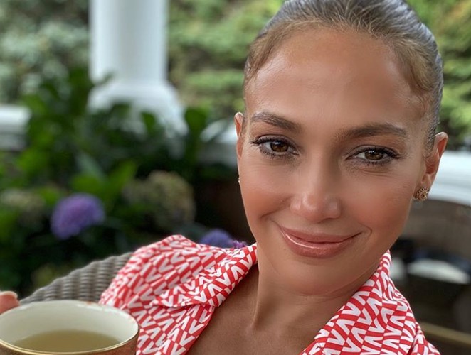 Τζένιφερ Λόπεζ : Ποζάρει με το μαγιό της κάτω από τον ήλιο της Κρήτης