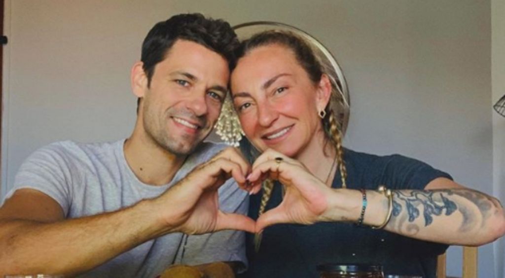 Ρούλα Ρέβη: Η τρυφερή φωτοιγραφία για τα οχτώ χρόνια γνωριμίας με τον Αποστόλη Τότσικα