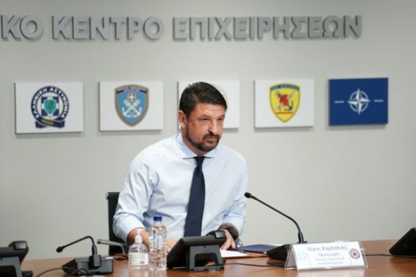 Κοροναϊός : Στις 15:30 η έκτακτη ενημέρωση Χαρδαλιά για τα νέα μέτρα – Τι εξετάζει η κυβέρνηση
