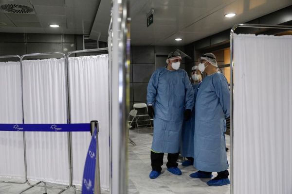 Κοροναϊός : Σε εποχή «καραντίνας» ο αριθμός των κρουσμάτων – Μέτρα στον Πόρο μετά την έξαρση του ιού