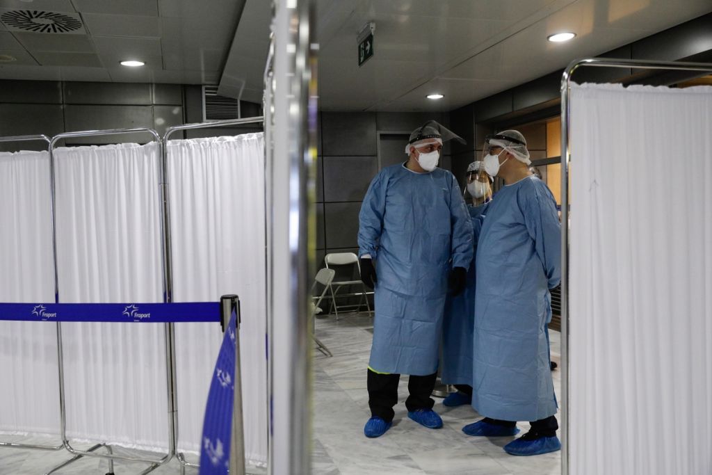 Κοροναϊός : Σε εποχή «καραντίνας» ο αριθμός των κρουσμάτων - Μέτρα στον Πόρο μετά την έξαρση του ιού