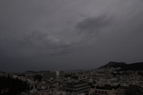 Καιρός: Η «Θάλεια» έφτασε στην Αττική – Ισχυρές καταιγίδες