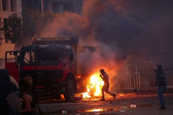 Χάος στη Βηρυτό: Συγκρούσεις διαδηλωτών με αστυνομικούς – Ένας νεκρός