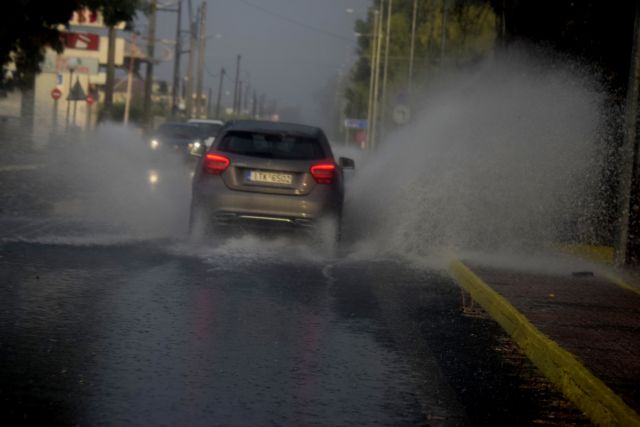 Προβλήματα και καταστροφές αφήνει πίσω της η «Θάλεια»
