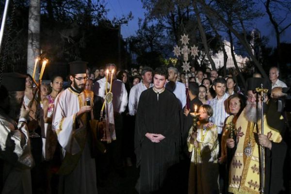 Κοροναϊός: Η κυβέρνηση βάζει τέλος στις λιτανείες – Τι προβλέπει η ΚΥΑ