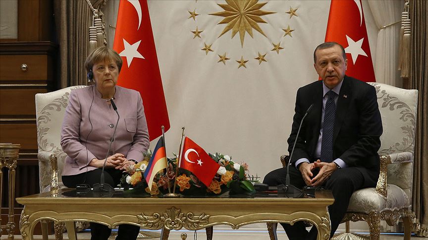 Μίλησαν Μέρκελ και Ερντογάν με φόντο τις τουρκικές προκλήσεις στη Μεσόγειο – Τι είπαν