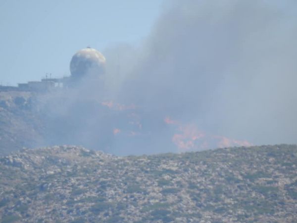 Δύσκολη νύχτα στα Χανιά: Μαίνεται η μεγάλη πυρκαγιά – Κάηκαν σπίτια