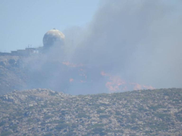Δύσκολη νύχτα στα Χανιά: Μαίνεται η μεγάλη πυρκαγιά – Κάηκαν σπίτια