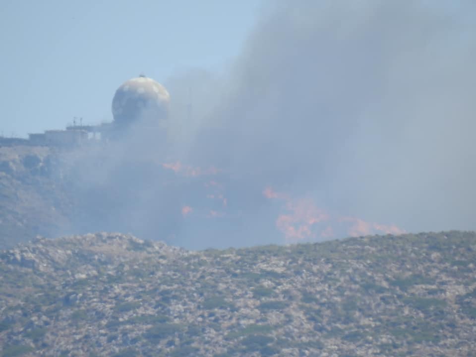 Δύσκολη νύχτα στα Χανιά: Μαίνεται η μεγάλη πυρκαγιά – Κάηκαν σπίτια