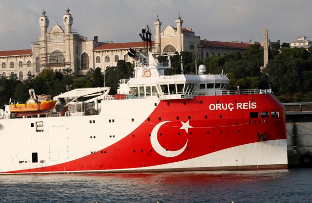 Εντός ελληνικής υφαλοκρηπίδας παραμένει το Oruc Reis – Οργιάζει η τουρκική προπαγάνδα