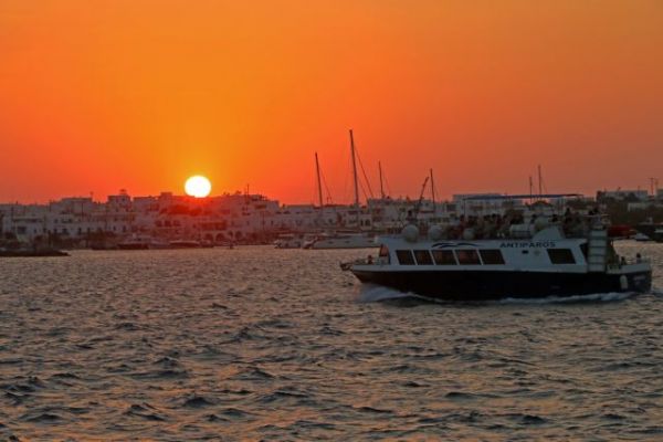 Κοροναϊός: Lockdown σε Πάρο και Αντίπαρο – Τα έκτακτα περιοριστικά μέτρα
