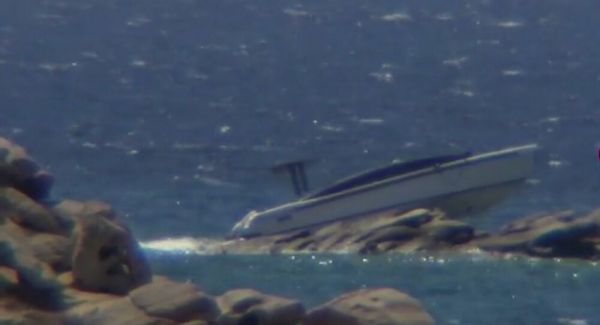 Μύκονος: Σκάφος Αιγύπτιου κροίσου «καρφώθηκε» στα βράχια