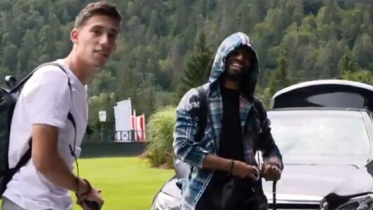 Τσιμίκας: Έφτασε στην Αυστρία με την αποστολή της Λίβερπουλ