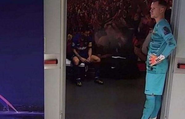 Μπαρτσελόνα – Μπάγερν: Η αποκαρδιωτική εικόνα του Μέσι στην ανάπαυλα