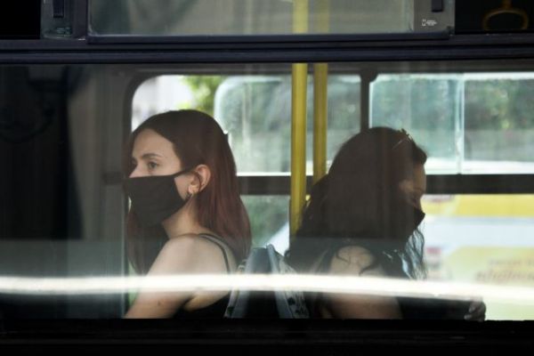 Υπάρχει κίνδυνος από τη χρήση μάσκας; Τι απαντά η Πνευμονολογική Εταιρεία