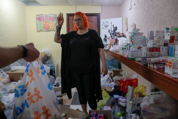 Volunteers brave risks to give Belarus protesters medical aid, food