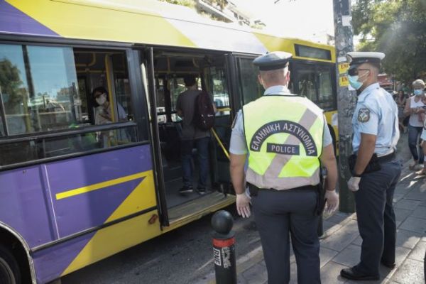 Κοροναϊός: Ο Αύγουστος έφερε «καύσωνα» παραβάσεων – Συλλήψεις και πρόστιμα