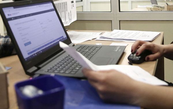 Κοροναϊός: Επιστροφή στο γραφείο με προληπτικά τεστ – Τα μέτρα που επεξεργάζονται οι αρχές