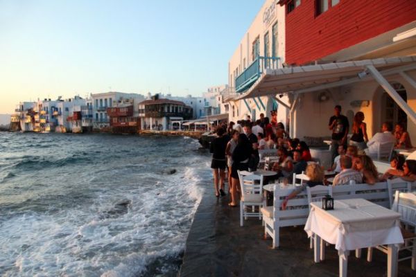 Δήμαρχος Μυκόνου για νέα μέτρα: Μας επιβαρύνουν αλλά προστατεύουν τη δημόσια εικόνα του νησιού