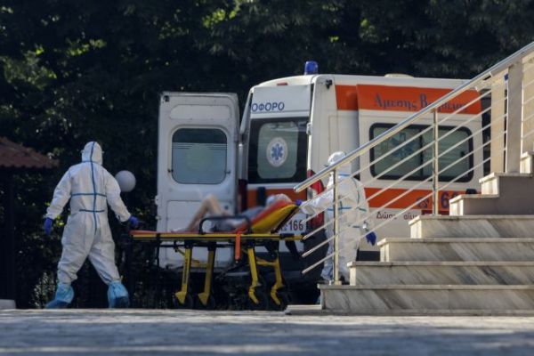 Καμπανάκι ειδικών για τον κοροναϊό: «Δέκα αδιάγνωστα κρούσματα για κάθε ασυμπτωματικό»