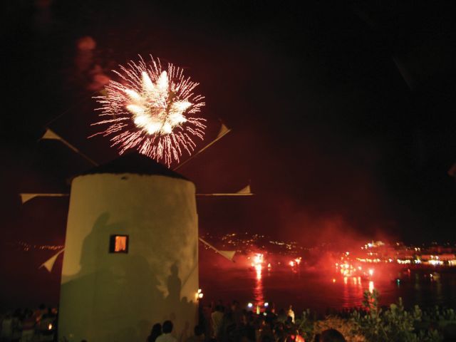 Πάρος: Μήνυση επαγγελματιών για «απόκρυψη κρουσμάτων» κοροναϊού και οικονομικές επιπτώσεις