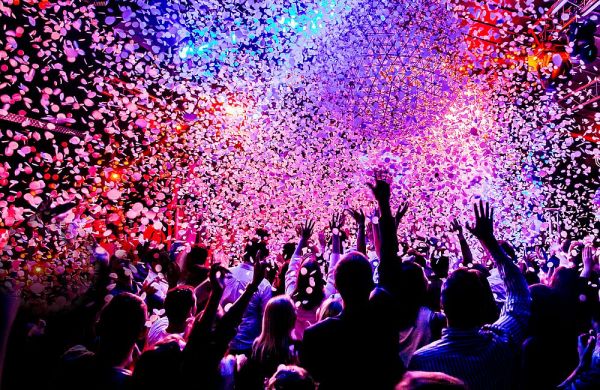 Κοροναϊός: Οργή μετά το πάρτι με εκατοντάδες καλεσμένους στη Μύκονο – Ανησυχία για διασπορά του ιού