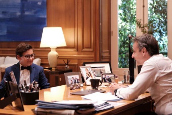 Στο Μαξίμου ο 13χρονος ποιητής Δεσποτίδης – Τι συζήτησε με Μητσοτάκη