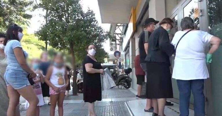 Συνωστισμού… συνέχεια στις τράπεζες παρά τις αλλαγές