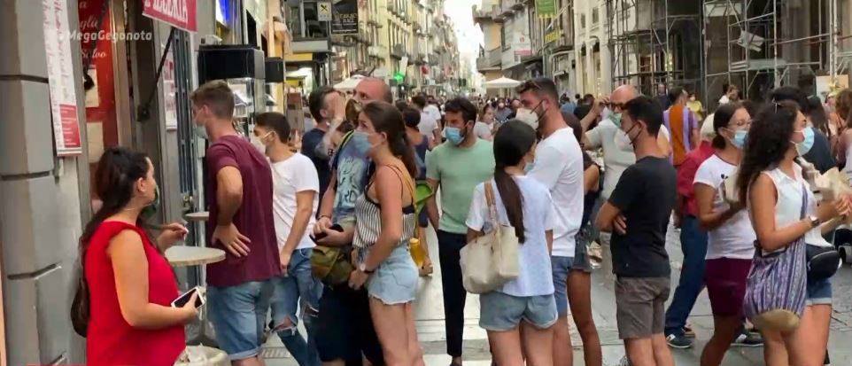 Στη δίνη του κορoναϊού η Ευρώπη – Νέα μέτρα