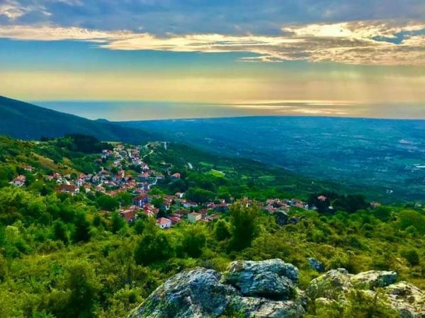 Κρανιά Λάρισας: Το «μπαλκόνι του Ολύμπου» αγκαλιάζει τον κάμπο των Τεμπών