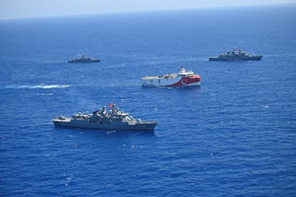 Ο Ερντογάν και o στόλος του