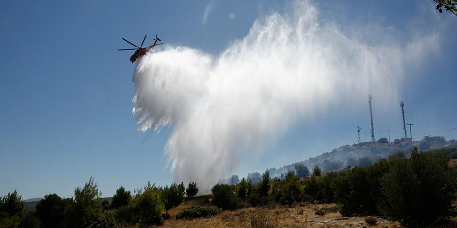 Πυρκαγιά στην Ικαρία: Ενισχύθηκαν οι πυροσβεστικές δυνάμεις - Εκκενώθηκαν το βράδυ οικισμοί