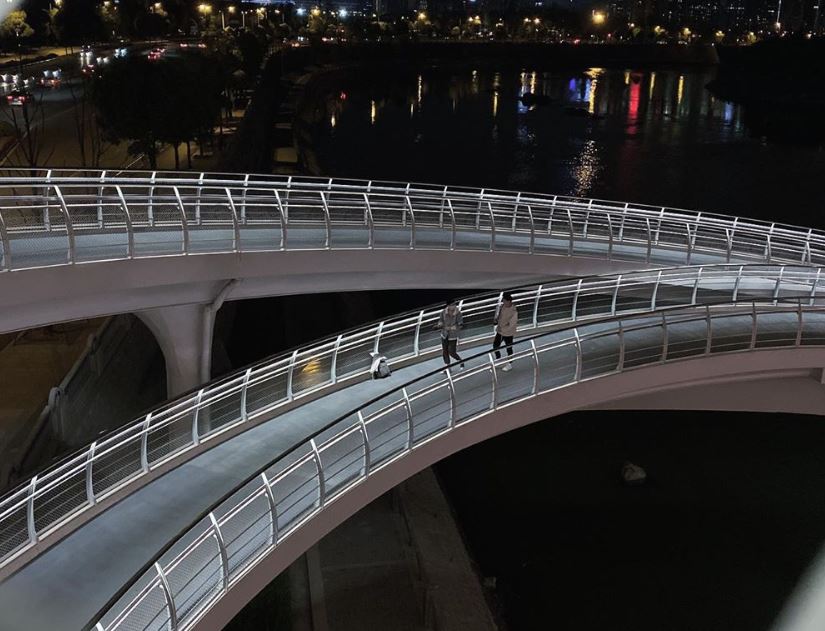 Μια γέφυρα - «μαίανδρος στο άπειρο» στην Κίνα