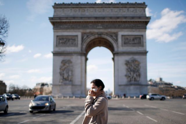 Παρίσι: Σχεδιάζει τη χρήση μάσκας και σε εξωτερικούς χώρους