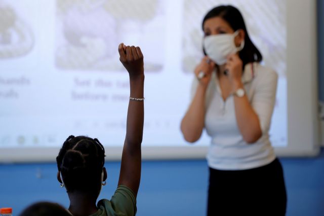 Κοροναϊός : Πώς θα λειτουργήσουν φέτος τα σχολεία – Τι αποφάσισαν οι λοιμωξιολόγοι