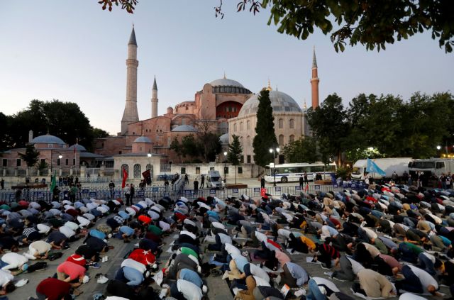 Αγία Σοφία : Φόβοι για χιλιάδες κρούσματα κοροναϊού από την τελετή επαναλειτουργίας ως τζαμί