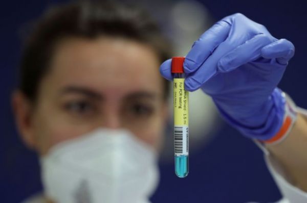 Bloomberg: Βρέθηκε μεταλλαγμένο στέλεχος του κοροναϊού – Δέκα φορές πιο ισχυρό