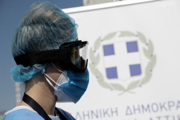 Κοροναϊός : «Βαρόμετρο» η εβδομάδα για την πορεία της πανδημίας – Πώς η κυβέρνηση προσπαθεί να «φρενάρει» τη διασπορά
