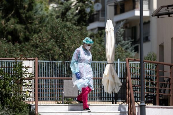 Κοροναϊός : Προβληματίζουν οι εξάρσεις των κρουσμάτων στα γηροκομεία – Τι εξετάζεται για να μην… γίνουμε Ιταλία