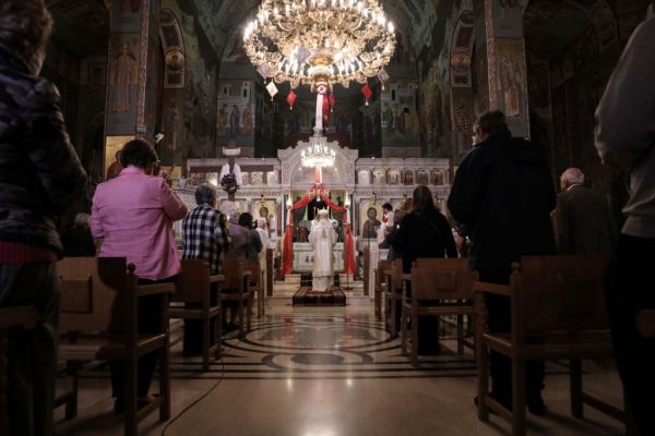 Κοροναϊός: Με αποστάσεις και μάσκες θα γιορτάσουν τον Δεκαπενταύγουστο φέτος οι πιστοί