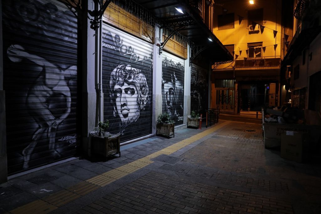 Κοροναϊός : Κατεβάζουν «ρολά» μετά τα μεσάνυχτα τα μαγαζιά στην Αττική από Δευτέρα