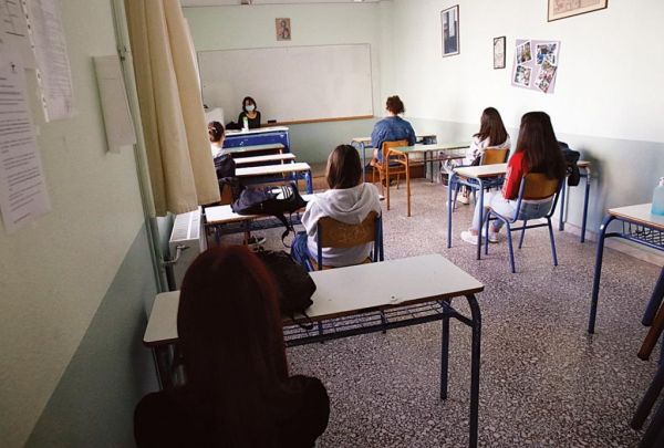Αντιπαράθεση Δερμιτζάκη-Μαγιορκίνη για τα σχολεία: «Δεν συμφωνώ με το μοντέλο σου για τις αποστάσεις»
