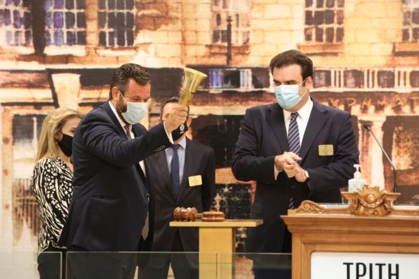 Xρηματιστήριο Αθηνών :  Ο Κυριάκος Πιερρακάκης χτύπησε το καμπανάκι της συνεδρίασης