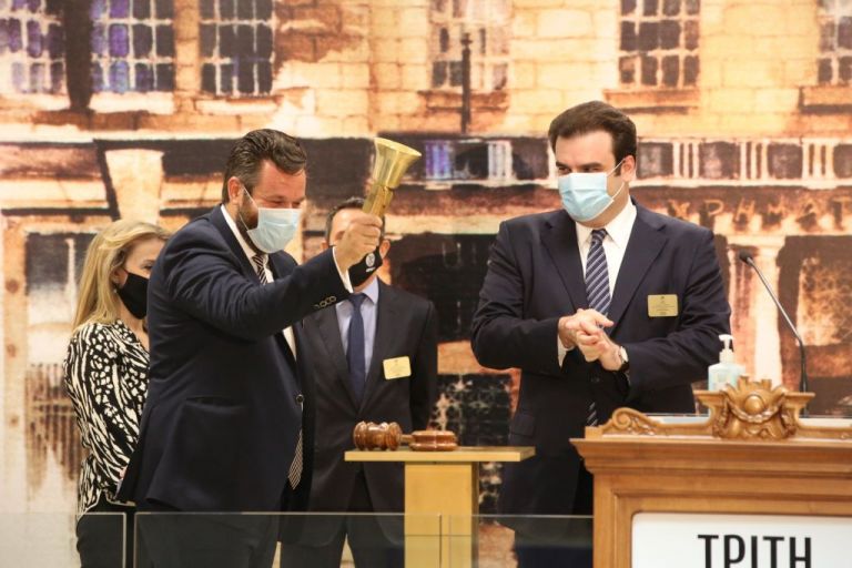 Xρηματιστήριο Αθηνών :  Ο Κυριάκος Πιερρακάκης χτύπησε το καμπανάκι της συνεδρίασης